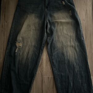 Baggy Distressed Jeans